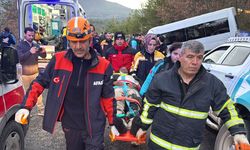 Senagalli öğrencileri taşıyan minibüs, alt yola uçtu: 17 yaralı