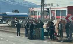 TIR ile üç tekerlekli motosiklet çarpıştı: 1 ölü, 3 yaralı