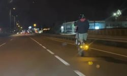 Trafikte tek teker üzerinde motosiklet kullandı; o anlar kamerada