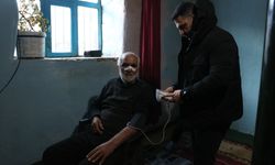 Tuvalet ve banyosu olmayan tek odalı evde yaşam mücadelesi veriyor