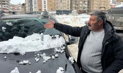 Üst geçitte biriken kar kütlesi, aracın üzerine düştü: 1 yaralı