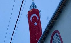 Vezirköprü'de bayrak saldırısına minareli tepki