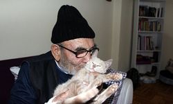 Yanan evinin önünde kedisine sarıldığı fotoğrafla tanınan Ali Meşe 93 yaşında öldü
