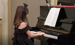 Zinde Yaşam Derneği ve öğrencilerden sokak hayvanları için ortak piyano konseri