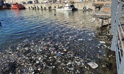 Zonguldak'ta dalgalar, sahildeki yürüyüş yolunu çatlattı