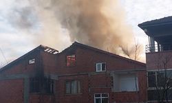 6 katlı binanın çatı katında yangın