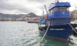 Amasra'da fırtına; dalgalar kaldırım taşlarını söktü