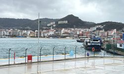 Amasra'da rüzgar; dalga boyu 2 metreye ulaştı