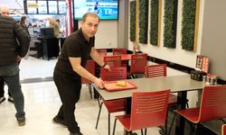 Babadan kalan 'anlamlı miras'; lokantada artan yiyecekleri sokak kedilerine götürüyor