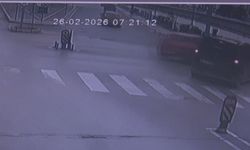 Hafif ticari araçla çarpışan otomobil, nehre uçtu; anne ile kızı yaralı (2)