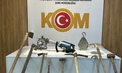 'Kanalizasyon' bahanesiyle izinsiz kazı yapan 4 defineciye suçüstü