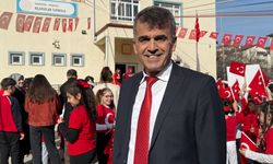Karabük'te öğrencilerden bayrak etkinliği