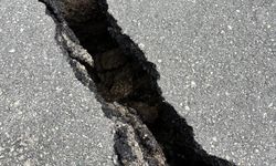 Kastamonu'da heyelan nedeniyle sahil yolunda yarıklar oluştu