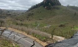 Ordu-Tokat yolunda meydana gelen heyelanda 300 metrelik yol çöktü