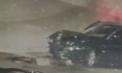 Tünelde iki otomobilin kafa kafaya çarpıştığı kaza kamerada