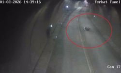 Tünelde motosikletin devrilip sürüklendiği kaza kamerada