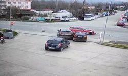 Bartın'da 3 aracın karıştığı kaza kamerada
