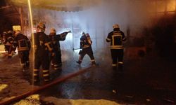 Çorum'da lastik dükkanı alev alev yandı