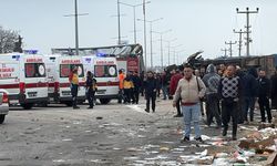 Fren sisteminde arıza olduğu iddia edilen kamyon, 4 araca çarptı: 19 yaralı