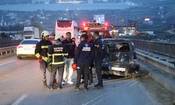 Freni boşalan TIR, 4 araca çarpıp elektrik direğini devirdi: 6 yaralı