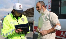 Hafriyat kamyonunun çarptığı otomobildeki 6'sı çocuk, 9 kişi yaralandı