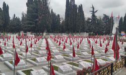 Mezarlıklarda bayram hazırlığı