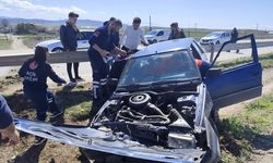 Otomobil refüje çıktı:1 yaralı