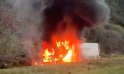 Rize'de Karadeniz Sahil Yolu'nda TIR alev aldı