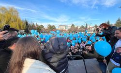 SMA Tip-2 hastası Rüzgar bebek için yüzlerce mavi balon gökyüzüne bırakıldı