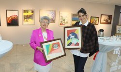 52 yıldır yatalak oğluna bakan emekli öğretmenden 15'inci resim sergisi