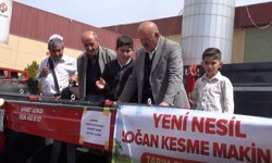 Çorum'da fuarda sergilenen 'Soğan Hasadı Makinesi' ilgi gördü