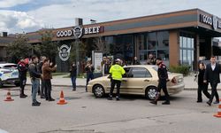 Gazetecilerden, polislere uygulama noktasında kutlama