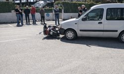 Hafif ticari aracın çarptığı motosiklet sürücüsü yaralandı