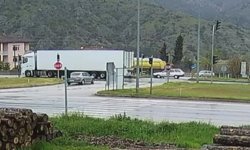 Kazada annesinin kucağından yola savrulan 10 aylık Yamaç bebek, TIR'ın altında kalıp öldü (2)