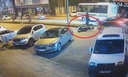 Köpeğe çarpan motosikletin sürücüsü yaralandı; kaza kamerada