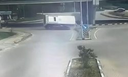 Öğrencileri taşıyan halk otobüsü, otomobilin üzerine devrildi: 46 yaralı (2)