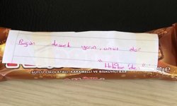 Ortaokul öğrencilerinden ilkokul öğretmenlerine çikolatalı hediye