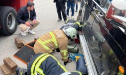 Sürücüsünün geri manevra yaptığı minibüsün çarptığı yaya yaralandı