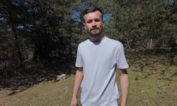 Tarlasına kurduğu fotokapanla ayı görüntüledi