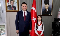 Tokat'ta valiliğin koltuğuna oturan çocuk okullarda güvenlik tedbirlerinin arttırılmasını istedi