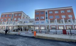33 şüphelinin tutuklandığı cinsel istismar soruşturmasında, çocuğun annesi de tutuklandı