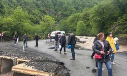 Artvin'de etkili sağanak; dere taştı, köprü hasar gördü