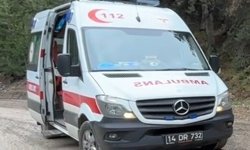 Bolu'da kum yüklü kamyon devrildi: 1 ölü