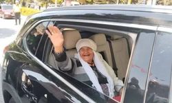 Çorum'da 90 yaşındaki kadın, marşlarla bayramı kutladı