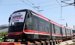 Kent içi ulaşımda 12 yeni tramvaydan ilki Samsun'a getirildi