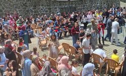 Ordu'da 200 yıllık arife geleneğinde çocuklara bayram şekeri dağıtıldı
