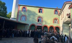 Ordu'da cami çıkışı bayramlaşmak isteyenler metrelerce kuyruk oluşturdu