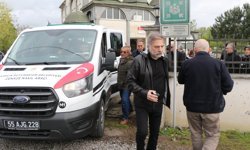 Oyuncu Mehmet Aslantuğ, annesini son yolculuğuna uğurladı