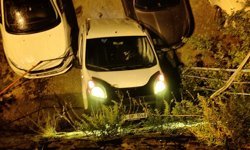 Polisten kaçarken aracı istinat duvarından düştü