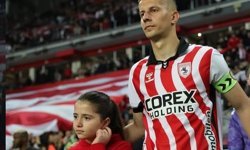 Samsunspor'da 1 antrenör ve 4 futbolcuyla yollar ayrılıyor